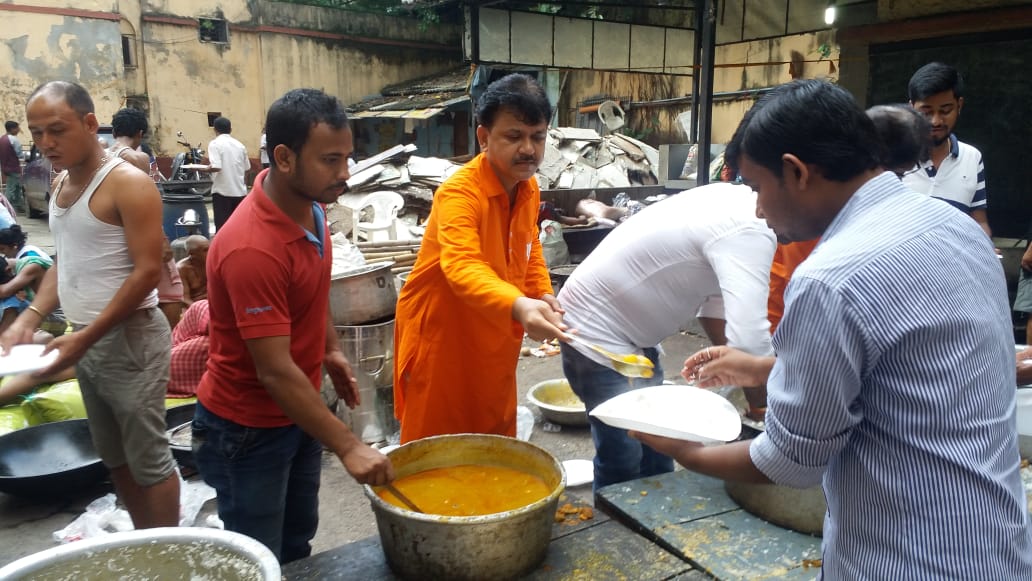 উত্তরবঙ্গের কর্মীসমর্থকদের সভার আগের দিনই উজিয়ে আনা হয়েছে কলকাতায়। 