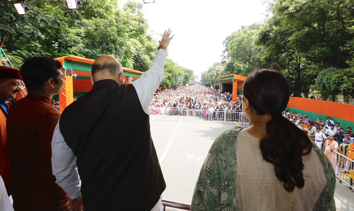 তৃণমূল ছেড়ে আসা রাজ্যসভার প্রাক্তন সাংসদকে 'ভাই' বলেও সম্বোধন করলেন মোদীর সেনাপতি। 