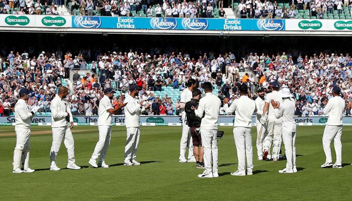 Alastair Cook receives guard of honour 5