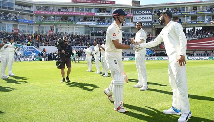 Alastair Cook receives guard of honour 3