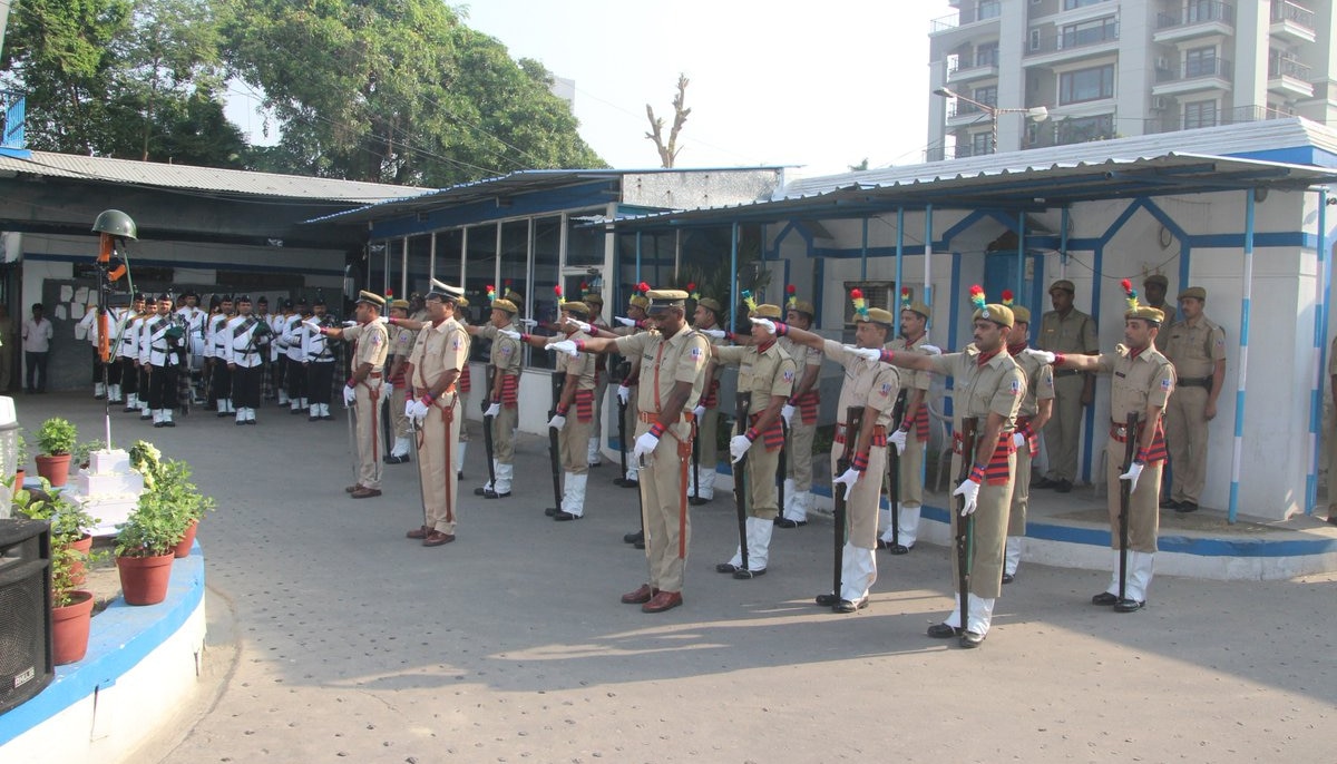 খাকি বাদ, বদলে যাচ্ছে পুলিসের উর্দির রং