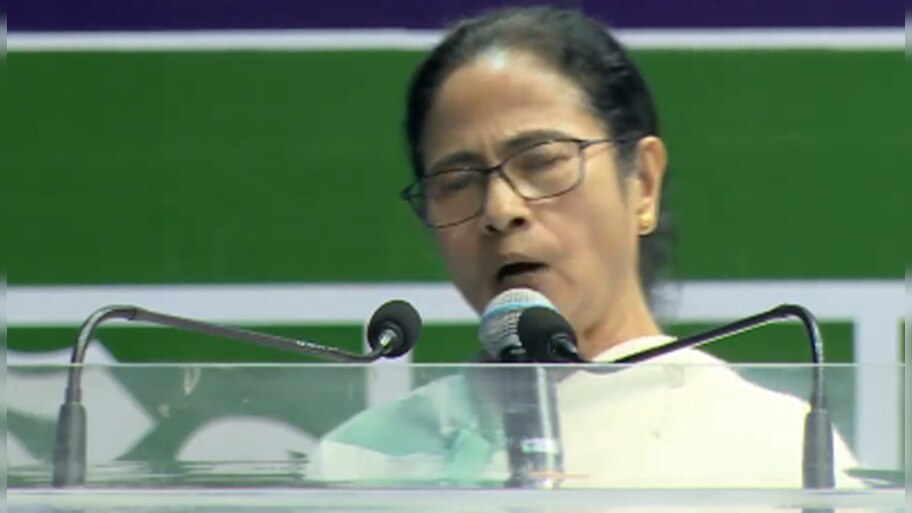 ইভিএম নিয়ে কমিশনকে তোপ, বলরামপুরে বিজেপিকেও বিঁধলেন মমতা 