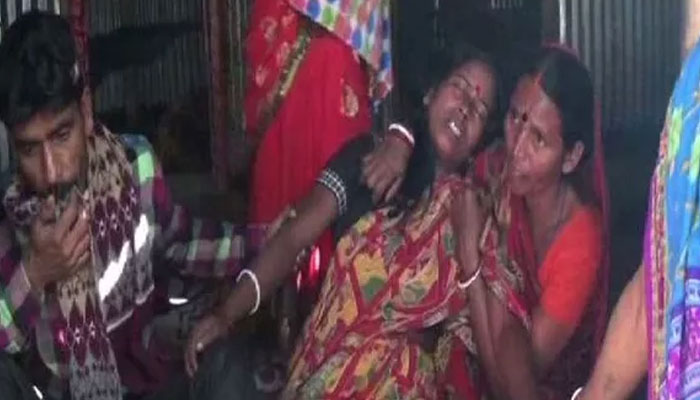 শান্তিপুরে বিষমদকাণ্ডে সাসপেন্ড আবগারি দফতরের ১১ জন, ক্ষতিপূরণ ২ লক্ষ টাকা শান্তিপুরে বিষমদকাণ্ডে সাসপেন্ড আবগারি দফতরের ১১ জন, ক্ষতিপূরণ ২ লক্ষ টাকা