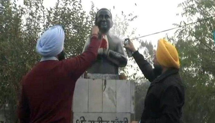 লুধিয়ানায় ভাঙা হল রাজীব গান্ধীর মূর্তি, কাঠগড়ায় শিরমণি অকালি দল