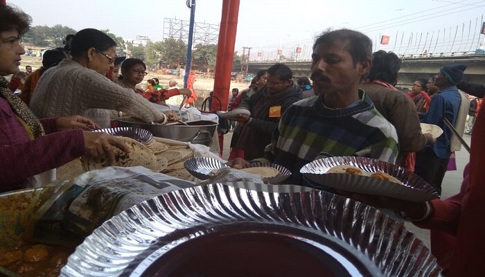 রুটিকে হাতিয়ার করেই হারানো জমি পুনরুদ্ধারের লড়াইয়ে বামেরা 