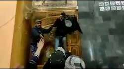 শ্রীনগরের ঐতিহাসিক জামিয়া মসজিদে উড়ল ISIS-এর পতাকা 