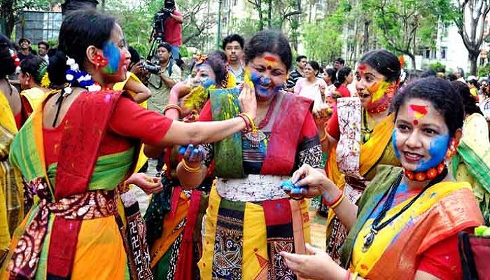 লাগলে যে দোল...রঙের উত্সবে বসন্তবাহারে মাতোয়ারা রাজ্য 