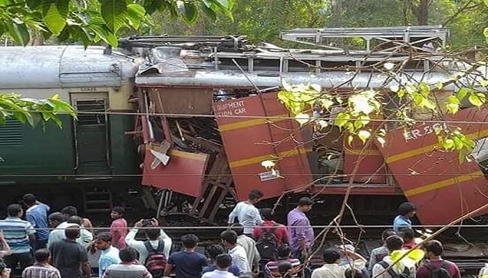 শ্রীরামপুরে ভয়ঙ্কর দুর্ঘটনা! মুখোমুখি ধাক্কা মারল লোকাল