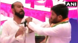 কংগ্রেসের সভায় হার্দিক প্যাটেলকে সপাটে চড় যুবকের, দেখুন ভিডিয়ো