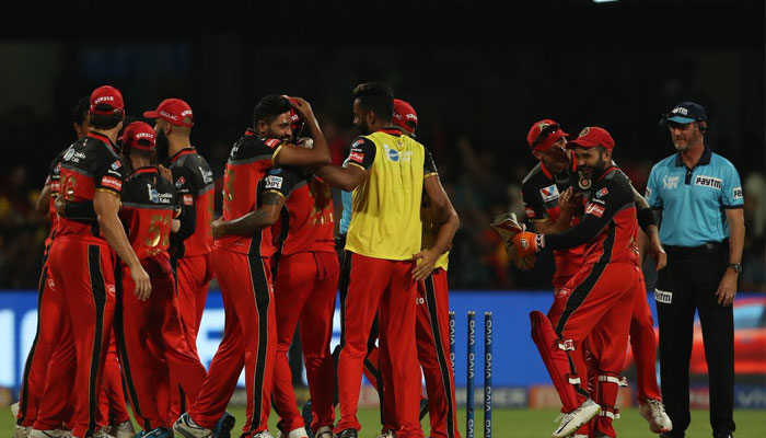 IPL 2019, RCBvCSK: বিরাট ভাগ্য! মাহি ম্যাজিকেও তীরে এসে তরী ডুবল, রুদ্ধশ্বাস জয় আরসিবি&#039;র 