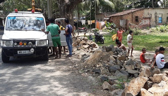 বৈদিক ভিলেজের কাছে বোমা বিস্ফোরণ, জখম ২