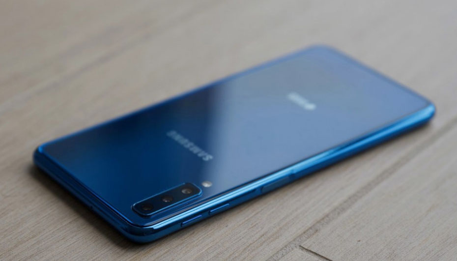 এক ধাক্কায় ৩,০০০ টাকা দাম কমল Samsung Galaxy A7-এর!