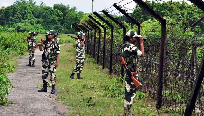 নদিয়া থেকে উদ্ধার প্রায় ৬২ লক্ষ টাকা মূল্যের সোনা ও আমেরিকান ডলার