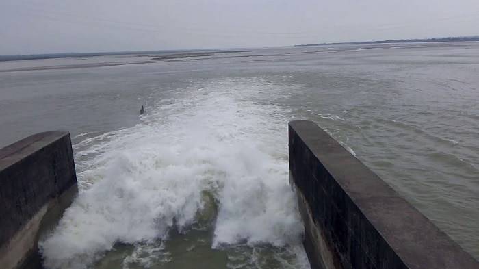 নাগাড়ে বৃষ্টিতে ফুঁসছে তিস্তা, জারি রেড অ্যালার্ট