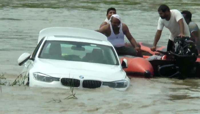 মা-বাবা Jaguar কিনে না দেওয়ায় ৩৫ লাখের BMW নদীতে ভাসাল ছেলে