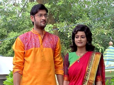 Ochiq boshli va tikanlar bilan jinsiy olatni yeng kz