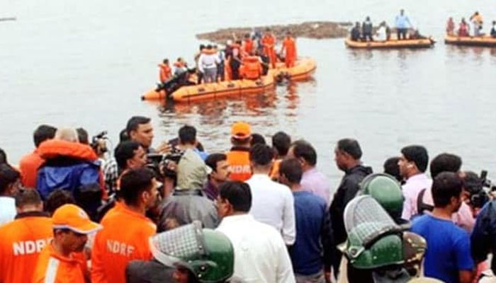 গোদাবরী নদীতে নৌকা ডুবি, মৃত ৫, নিখোঁজ ৩৫ পর্যটক  