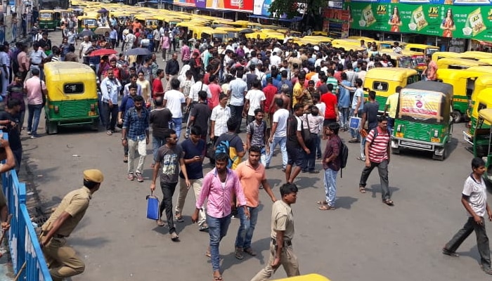 পঞ্চমীর সকালে উলটোডাঙায় অটো চালকদের অবরোধ