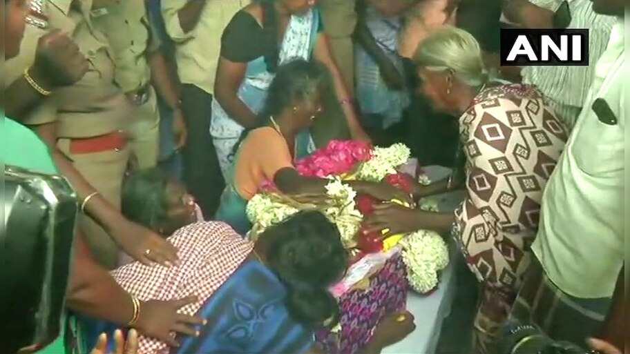 বাঁচানো গেল না! প্রায় ৮০ ঘণ্টা পর উদ্ধার তিরুচিরাপল্লির দু’বছরের শিশুর নিথর দেহ