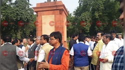 বিরোধীদের বিক্ষোভে বিজেপি সাংসদ, সংসদ চত্বরে কেলেঙ্কারি কাণ্ড খগেন মুর্মুর