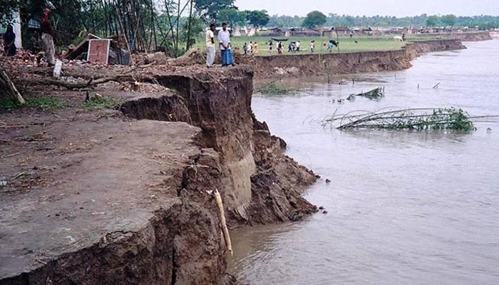 ইছামতিতে ভয়াবহ ভাঙন, নদীর গ্রাসে বহু ঘরবাড়ি