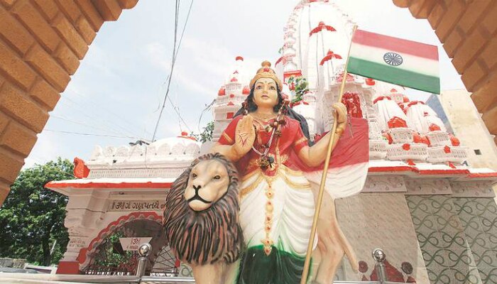 পুলিসের নিষেধ শুনল না বিজেপি, &#039;ভারত মাতা&#039; পুজো নিয়ে তুলকালাম হাওড়ায়