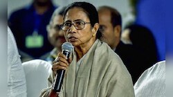 'স্বাস্থ্যসাথী'কে ফিরিয়ে দিলে নার্সিংহোমের লাইসেন্স বাতিলের হুঁশিয়ারি মমতার
