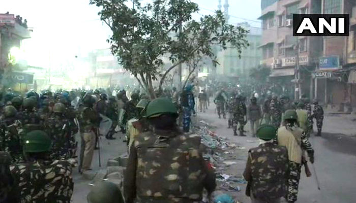 দিল্লির ৪ জায়গায় জারি কারফিউ; মৃতের সংখ্যা বেড়ে ১১, হাঙ্গামার চেষ্টা করলেই গুলির নির্দেশ