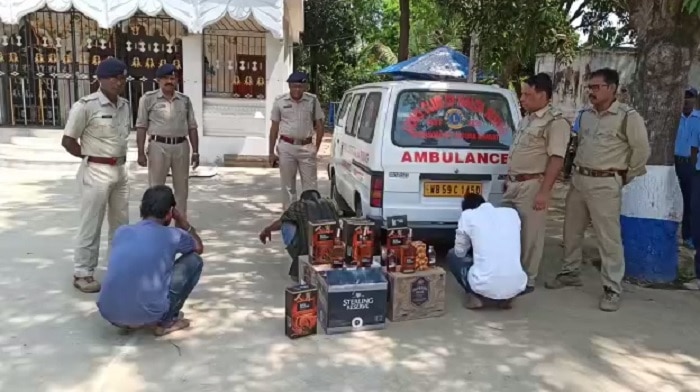 লকডাউনের মধ্যে অ্যাম্বুল্যান্সে করে মদ পাচার, তল্লাশিতে উদ্ধার দামী দামী বিদেশি বোতল