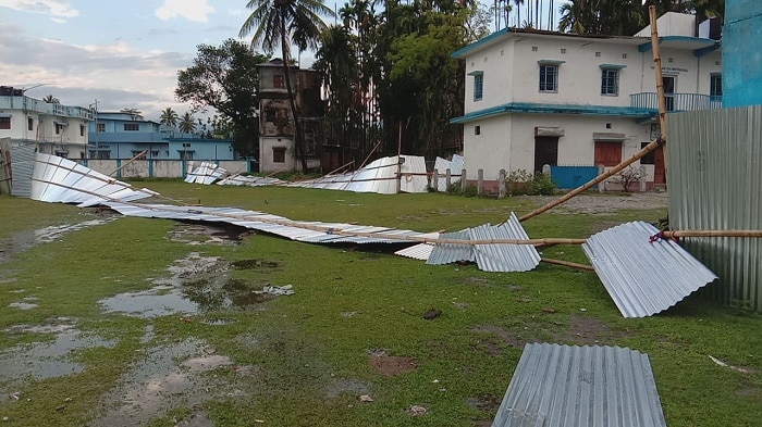 প্রবল ঝড় বৃষ্টিতে উড়ে গেল চাল, ভাঙল বেড়া, লন্ডভন্ড ওদলাবাড়ি কোয়ারেন্টাইন সেন্টার