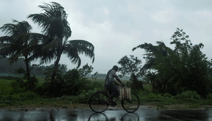 তছনছ করে গেল আমফান, এবার আসছে মহাপ্রলয় &#039;নিসর্গ&#039;