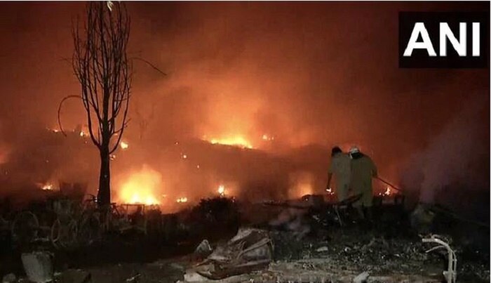 গভীর রাতে দিল্লিতে ভয়াবহ অগ্নিকাণ্ড, পুড়ে ছাই ১৫০০ বস্তি ঘর