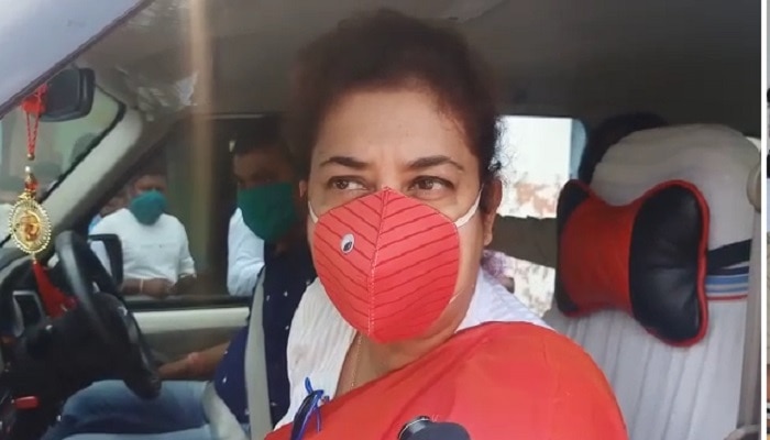 'পরিযায়ী শ্রমিকরা জামাই আদর পেতে চাইছেন, তা দেওয়া কখনই সম্ভব নয়' 'পরিযায়ী শ্রমিকরা জামাই আদর পেতে চাইছেন, তা দেওয়া কখনই সম্ভব নয়'