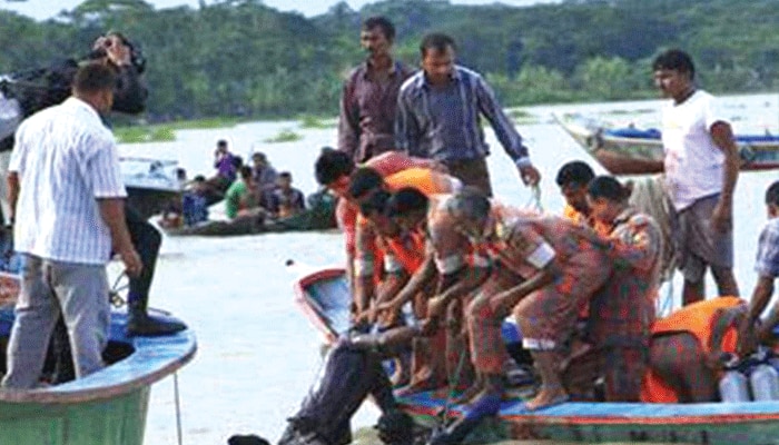 ঢাকার শ্যামবাজারে ফেরি দুর্ঘটনা; বুড়িগঙ্গায় তলিয়ে গেল লঞ্চ, মৃত ৩০  