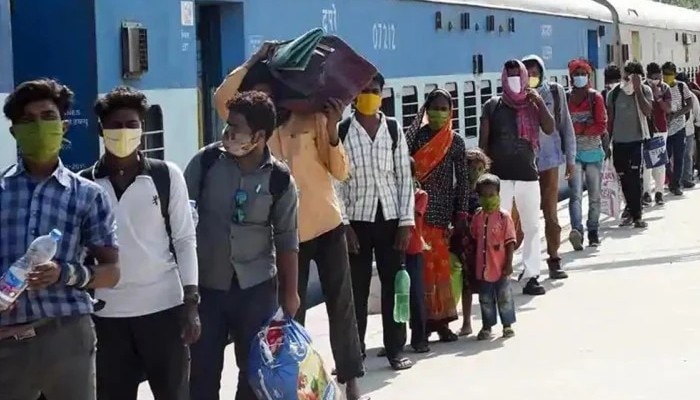 পরিযায়ী শ্রমিকদের ঘরে ফিরিয়ে ব্যাপক ক্ষতি হয়েছে রেলের, সংসদে দাবি রেলমন্ত্রীর