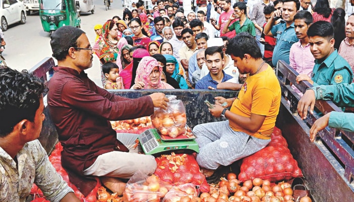 বাংলাদেশের বাজারে চড়া পেঁয়াজের দাম, ভারত অনুতপ্ত, দাবি ঢাকার     