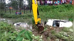 অপহৃত কিশোরীকে উদ্ধার করে ফেরার পথে পুলিসের গাড়ি দুর্ঘটনা, কিশোরী-সহ মৃত ৪