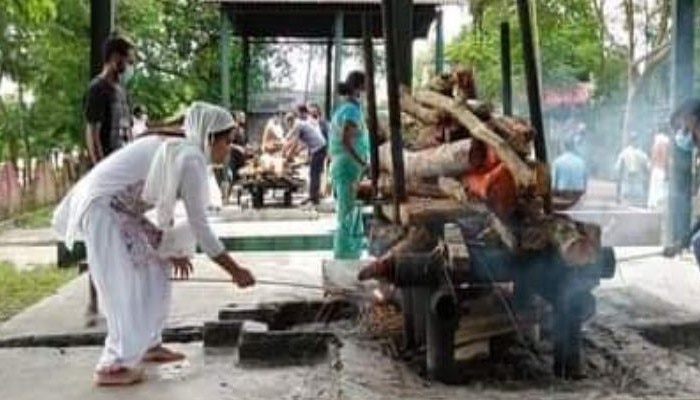 হিন্দু ভাইয়ের মুখাগ্নি করল মুসলিম বোন, সম্প্রীতির নজির শিবসাগরে