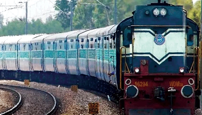 রেলে চাকরি দেওয়ার নামে বিপুল টাকা প্রতারণা, বিরাট এক চক্রকে ধরল বর্ধমান পুলিস 