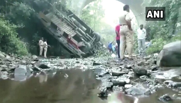 পেছন থেকে ধাক্কা; নিয়ন্ত্রণ হারিয়ে ৬০ ফুট গভীর খাদে গিয়ে পড়ল যাত্রীবাহী বাস, নিহত ৫