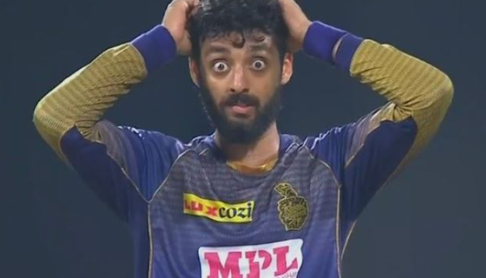 ঠিক মতো বলই ছুঁড়তে পারেন না, তাও জাতীয় দলে বরুন চক্রবর্তী! ঠিক মতো বলই ছুঁড়তে পারেন না, তাও জাতীয় দলে বরুন চক্রবর্তী!