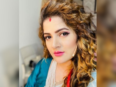 Жас Лиза Энн фотосуреттерді қарау