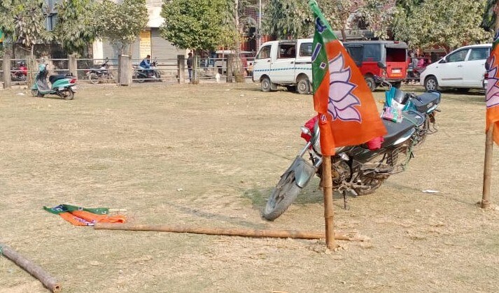 চাঁচলে ধর্নামঞ্চ ভাঙা ও কর্মীদের মারধরের অভিযোগ বিজেপি&#039;র; অভিযোগ ওড়াল তৃণমূল 