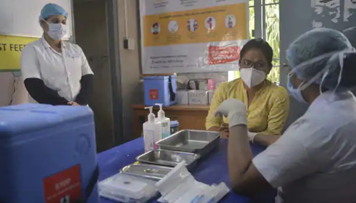 Vaccine দেওয়ায় &#039;ব্রেক&#039; রাজ্যে, কমল কেন্দ্রের সংখ্যা, সপ্তাহে ৪ দিন টিকাকরণ    