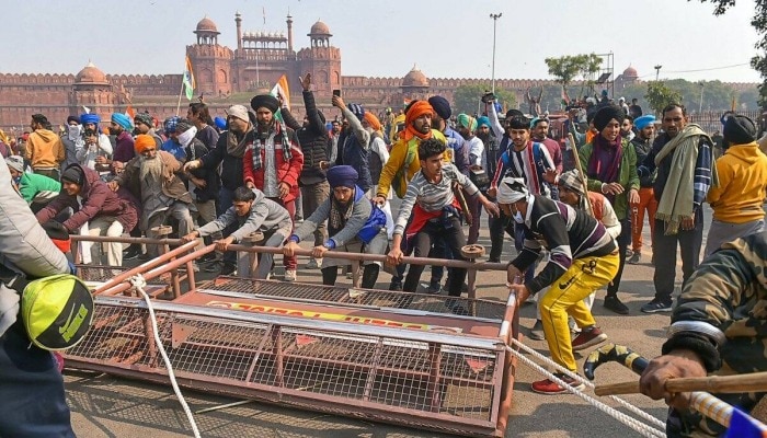 দিল্লিতে বিস্তীর্ণ এলাকায় বন্ধ ইন্টারনেট, Red Fort মেট্রো স্টেশনে Shutter Down