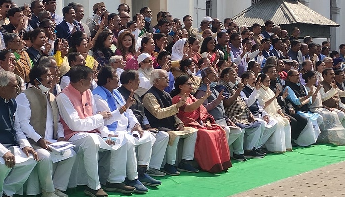 Live: &#039;নিষ্ঠুর ও নির্দয় সরকার,&#039; বিধানসভায় কেন্দ্রকে তোপ মমতার