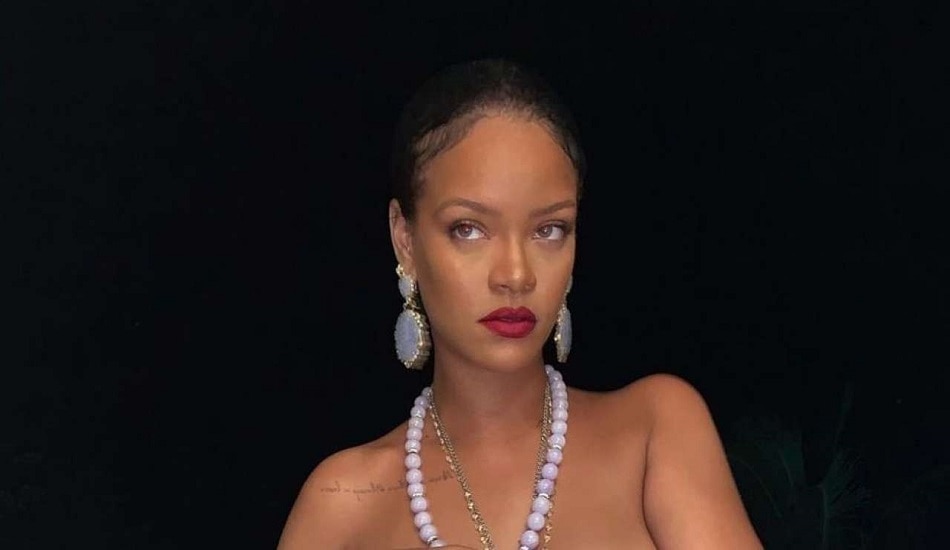 টপলেস Rihanna-র গলায় গণেশের লকেট, জোরদার বিতর্ক 