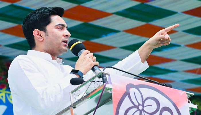 &#039;মহিলাদের সম্মান দিতে জানে না BJP&#039;, মহিলা ভোটে চোখ অভিষেকের