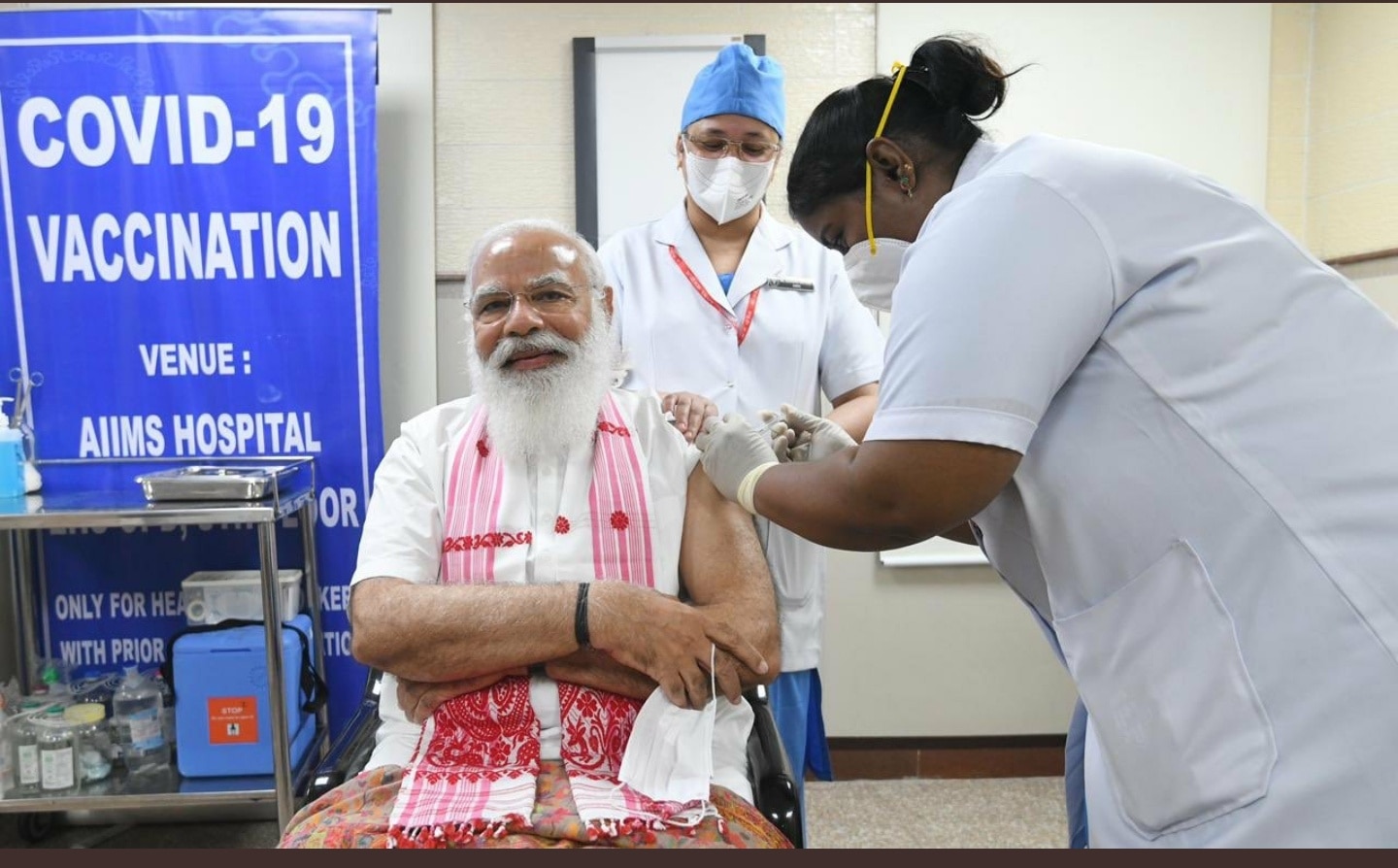 Covid vaccine নিলেন Narendra Modi, নিজেই পোস্ট করলেন সেই মুহূর্তের ছবি
