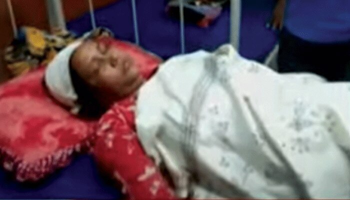 বোমা রাখার প্রতিবাদ করায় মারধরের অভিযোগ; মাথা ফাটল TMC কর্মীর স্ত্রীর, উত্তপ্ত লাভপুর বোমা রাখার প্রতিবাদ করায় মারধরের অভিযোগ; মাথা ফাটল TMC কর্মীর স্ত্রীর, উত্তপ্ত লাভপুর